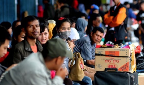 Para pemudik memadati Terminal Ramawangun, Jakarta untuk kembali ke daerah asal