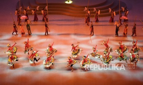 Para penari beraksi dalam pembukaan Sea Games 2019 di Philippine Arena, Bulacan, Filipina, Sabtu (30/11/2019).