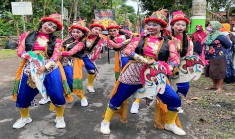 Para penari flashmob pertunjukan seni interaktif yang disiapkan Pemkab Sleman.