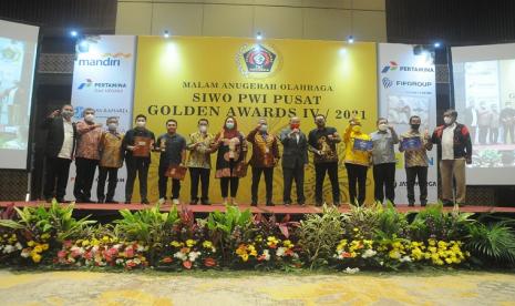 Para penerima penghargaan Siwo Pusat Golden Awards IV 2021.