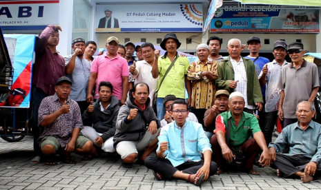 Para pengemudi  betor yang ikut mensyiarkan Qurban Peduli Negeri yang diselenggarakan DT Peduli.