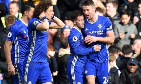 Para penggawa Chelsea merayakan gol ke gawang Arsenal dalam derbi London, Sabtu (4/2). Chelsea memantapkan kemenangan 3-1 atas Arsenal.