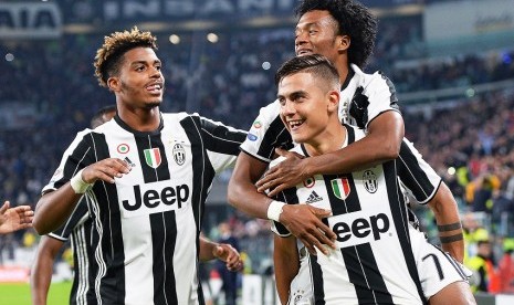 Para penggawa Juventus saat merayakan kemenangan