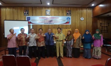 Para pengurus Forum Ilmiah Guru (FIG) Sawahlunto yang baru saja dibentuk, Sabtu (14/11).