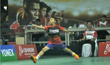 Para peserta bertanding pada hari terakhir final audisi umum Djarum Beasiswa Bulu Tangkis 2017 di GOR Jati, Kudus, Jawa Tengah, Ahad (10/9). Sebanyak 67 peserta lolos fase karantina dalam final audisi umum ini. 