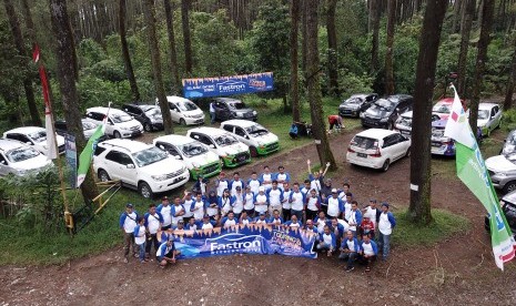 para peserta lintas komunitas ketika menggelar touring camping Sabtu Ahad (24-25/3) di Cikole, Bandung Jawa Barat