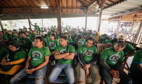 Ratusan pengemudi transportasi daring Jakarta mengikuti pelatihan keselamatan dan kesehatan kerja. 