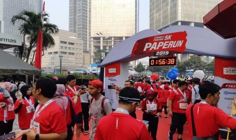 Para peserta PAPERUN 2019, ajang lari dengan misi meningkatkan literasi di tanah air, Ahad (23/6), di Thamrin, Jakarta. 