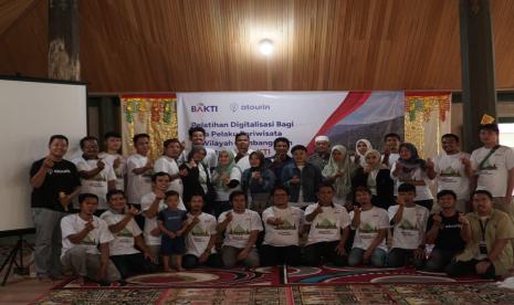 Para Peserta Program Pelatihan Digitalisasi untuk Pelaku Pariwisata di Kabupaten Agam bersama Jajaran Dinas Kominfo Kabupaten Agam. 