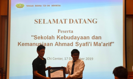 Para peserta Sekolah Kebudayaan dan Kemanusiaan Ahmad Syafii Maarif (SKK-ASM) III mengunjungi Yayasan Tzu Chi Indonesia, Jakarta. 