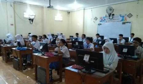 Para peserta Ujian Nasional Berbasis Komputer (UNBK)