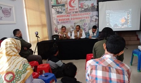 Para petinggi Medical Emergency Rescue Committee (MER-C) saat melakukan konferensi pers, di kantor MER-C, Jakarta, Kamis (30/1). MER-C siap melakukan evakuasi WNI di Wuhan dari wabah virus korona. 