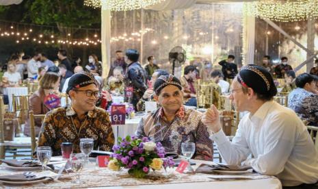 Para Sherpa G20, delegasi, dan para tamu Undangan diajak menuju Pelataran Wisnu di Candi Prambanan untuk menghadiri gala dinner.