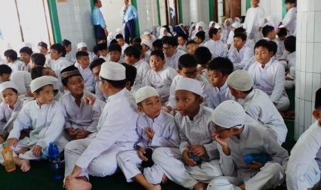 Para siswa SD Bosowa Bina Insani mengikuti kegiatan bertajuk Pembinaan Karakter dan Budi Pekerti.