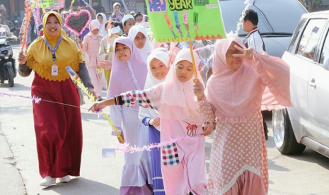 Para siswa SD Prestasi Global Depok mengikuti acara Muharram Day 144` H.