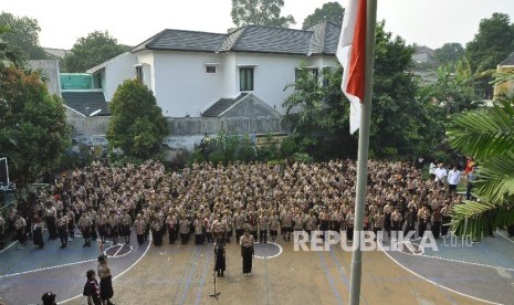 Para siswa-siswi SD saat mengikuti upacara bendera (ilustrasi). Disdik Kota Mataram mengeluarkan imbauan untuk mengaktifkan kembali upacara bendera.