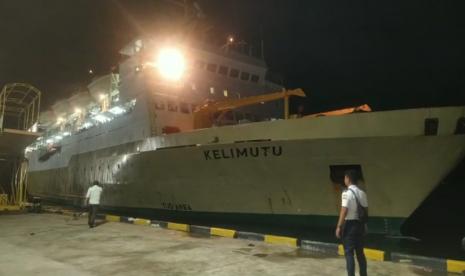 Para wisatawan yang terdampar di Pulau Karimunjawa akibat cuaca buruk akhirnya tiba di Pelabuhan Tanjung Emas, Semarang, pukul 05.30 WIB pagi, Rabu (27/12/22).