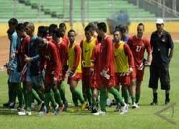 Para pemain timnas Indonesia sedang berlatih.