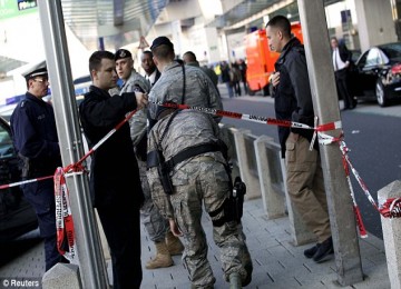 Para tentara AS yang selamat dari upaya penembakan di Bandara Frankfurt, Jerman