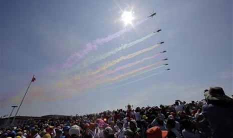 Parade militer memperingati 70 tahun berakhirnya Perang Dunia II sekaligus kemenangan Cina atas Jepang pada masa itu di Lapangan Tiananmen, Kamis (3/9).