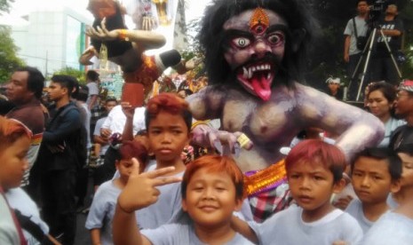 Parade Ogoh-Ogoh di Mataram.