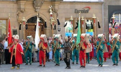 Parade pasukan Janissari (ilustrasi). Pasukan elite Ottoman Turki Janissari dibekali dengan persenjataan pilihan 