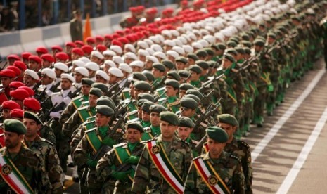 Parade tentara di Hari Tentara Nasional Iran