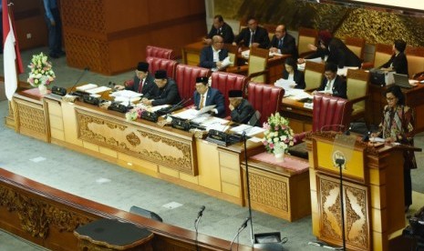 Paripurna DPR Pembukaan Masa Sidang V Tahun 2018 menerima laporan Kerangka Ekonomi Makro dan Pokok-Pokok Kebijakan Fiskal (KEM PPKF) tahun 2019 dari Menteri Keuangan Sri Mulyani. 