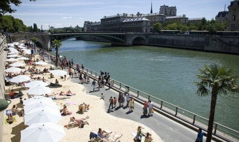 Paris Plague, pantai buatan di pinggir sungai Seine