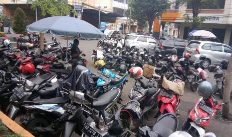 Parkir kendaraan bermotor di Kota Yogyakarta.