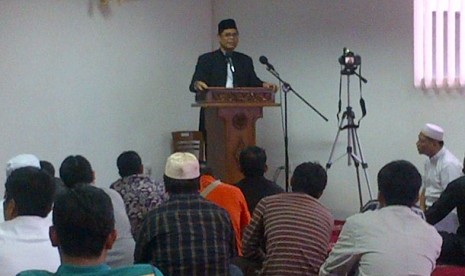 Parni Hadi saat menyampaikan tausyiah di Masjid At Taubah, Pusat Grosir Senen, Jakarta Pusat.