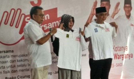 Partai Amanat Nasional (PAN) dan Partai Persatuan Pembangunan (PPP) secara resmi mendeklarasikan dukungannya kepada pasangan Anies Baswedan-Sandiaga Uno di putaran kedua Pilkada DKI, Rabu (22/2). Dari kiri-kanan: Ketua DPD Gerindra DKI Muhammad Taufik, Ben