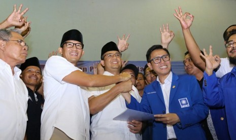 Partai Amanat Nasional (PAN) mendeklarasikan dukungan untuk pasangan cagub-cawagub DKI Jakarta, Anies Baswedan dan Sandiaga Uno