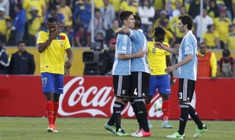 Partai Argentina melawan Ekuador pada laga kualifikasi Piala Dunia zona Conmebol di Quito, Rabu (12/6) yang berakhir imbang 1-1.