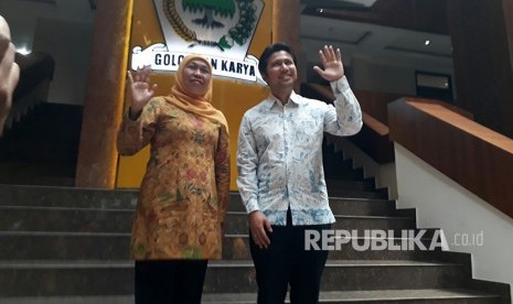 Partai Golkar menyerahkan penetapan keputusan kepada Khofifah Indar Parawansa dan Emil Elistyanto Dardak sebagai Calon Gubernur dan Calon Wakil Gubernur Jawa Timur 2018 di DPP Partai Golkar, Jakarta, Rabu (22/11).