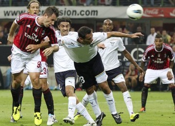 Partai perdana Liga Italia Seri A, AC Milan melawan Lazio di stadion Sansiro, Italia, Jumat (9/9) berkesudahan imbang 2-2. (AP Photo / Antonio Calanni)