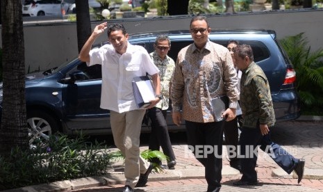 Pasangan Bakal Cagub-Cawagub DKI Jakarta Anies baswedan (kanan) dan Sandiaga Uno mendatangi Gedung KPK, Jakarta, Kamis (29/9).