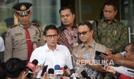 Pasangan Cagub-Cawagub DKI Jakarta Anies baswedan (kanan) dan Sandiaga Uno