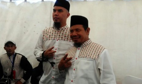 Pasangan bakal calon Bupati dan Wakil Bupati Bekasi, Sa'duddin (kanan) dan Ahmad Dhani (kiri) 