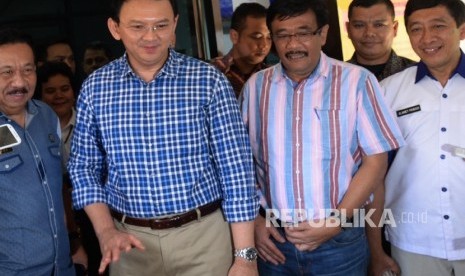 Pasangan bakal calon gubernur dan calon wakil gubernur DKI Jakarta Basuki Tjahaja Purnama dan Djarot Saiful Hidayat seusai menjalani tes bebas narkoba di BNN, Jakarta, Ahad (25/9). 