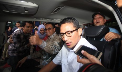 Pasangan bakal calon Gubernur DKI Jakarta Anies Rasyid Baswedan (kiri) dan bakal calon Wagub Sandiaga Uno (kanan).