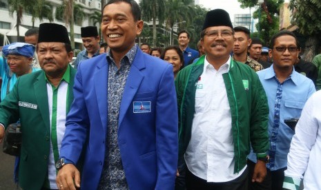 JR Saragih (kedua kiri)