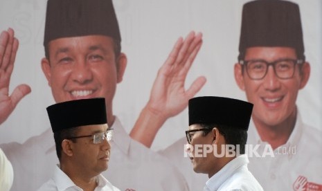  Pasangan cagub dan cawagub nomer tiga DKI Jakarta Anies Baswedan-Sandiaga Uno.