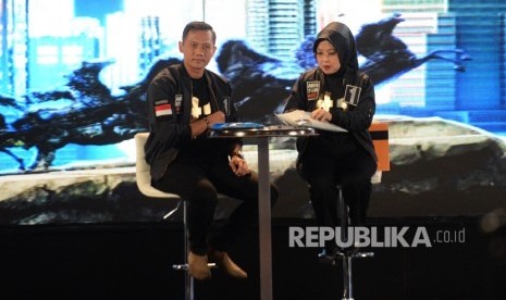  Pasangan cagub DKI nomor satu Agus Harimurti-Sylviana Murni mengikuti debat kedua cagub-cawagub DKI Jakarta di Jakarta, Jumat (27/1) malam.