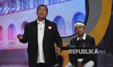 Pasangan calon gubernur dan wagub Jawa Barat nomor urut empat Deddy Mizwar (kiri)-Dedi Mulyadi (kanan)