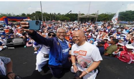 Pasangan Calon Gubernur dan Wakil Gubernur Jawa Barat nomor urut 3, Ahmad Syaikhu-Ilham Habibie (ASIH) menggelar Kampanye Terbuka Umum (KRU) terakhir di Lapangan Tegallega, Kota Bandung, Sabtu (23/11/2024).