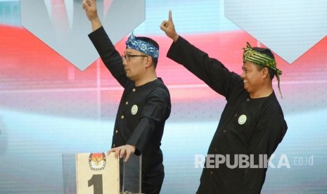 Pasangan calon gubernur dan wakil gubernur Jawa Barat, Ridwan Kamil dan Uu Ruzhanul Ulum