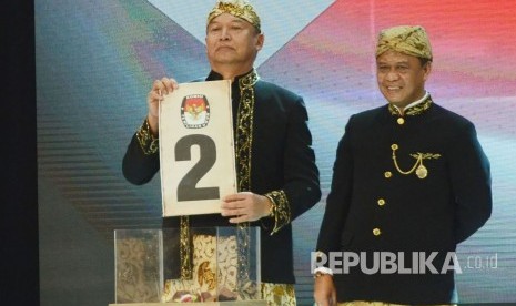 Pasangan calon gubernur dan wakil gubernur Jawa Barat, Tubagus Hasanuddin dan Anton Charliyan