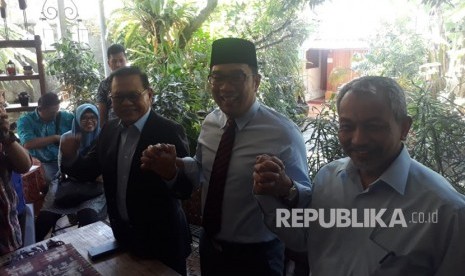 Pasangan Calon Gubernur Jawa Barat Sudrajat - Ahmad Syaikhu (Asyik) menemui Ridwan Kamil untuk mengucapkan selamat atas kemenangan dalam Pilgub Jawa Barat berdasarkan hasil rekapitulasi KPU Jawa Barat. 