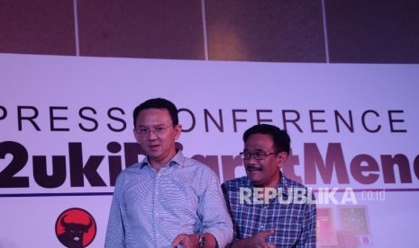 Pasangan calon nomor urut dua Basuki Tjahaja Purnama (Ahok)-Djarot Saiful Hidayat bersama partai pendukung serta relawan memberikan keterangan pers di Jakarta, Rabu (19/4).